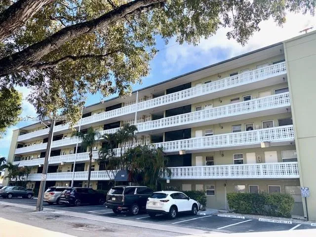 Foto de propiedad en 1425 Arthur Street 403A, Hollywood, FL 33020 Hollywood con MLS# 