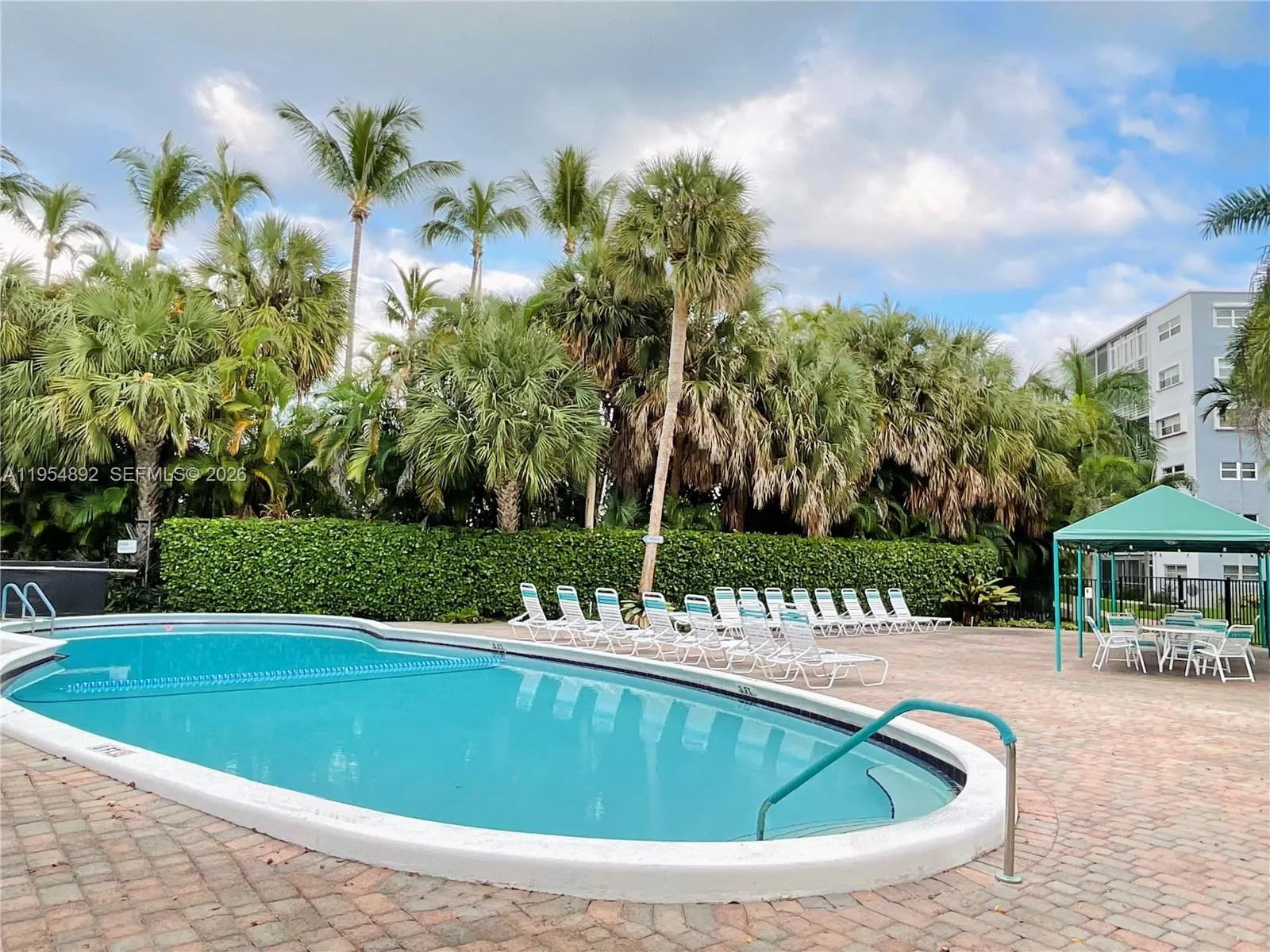 Foto de propiedad en 1425 Atlantic Shores Boulevard 209, Hallandale Beach, FL 33009 Hallandale Beach con MLS# 