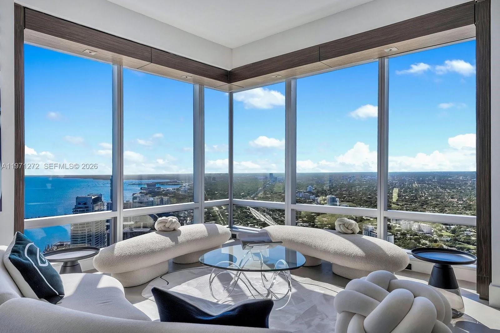 Foto de propiedad en 1425 Brickell Avenue 60AB, Miami, FL 33131 Miami con MLS# 