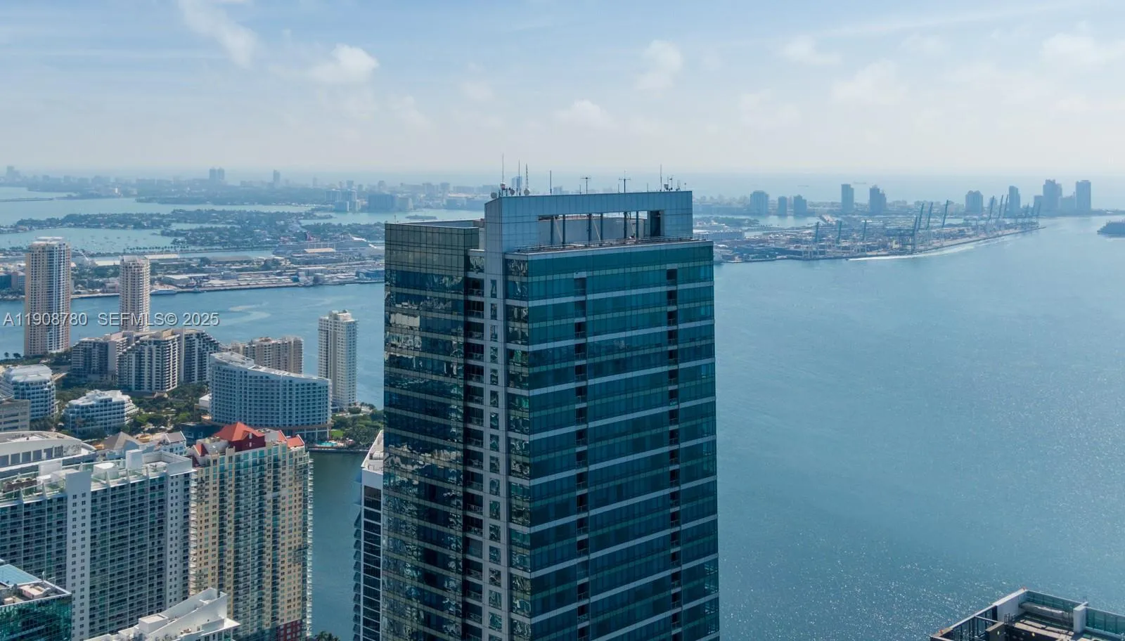 Vendido 1425 Brickell Avenue 65C, Miami, FL 33131, Miami, FL 33131