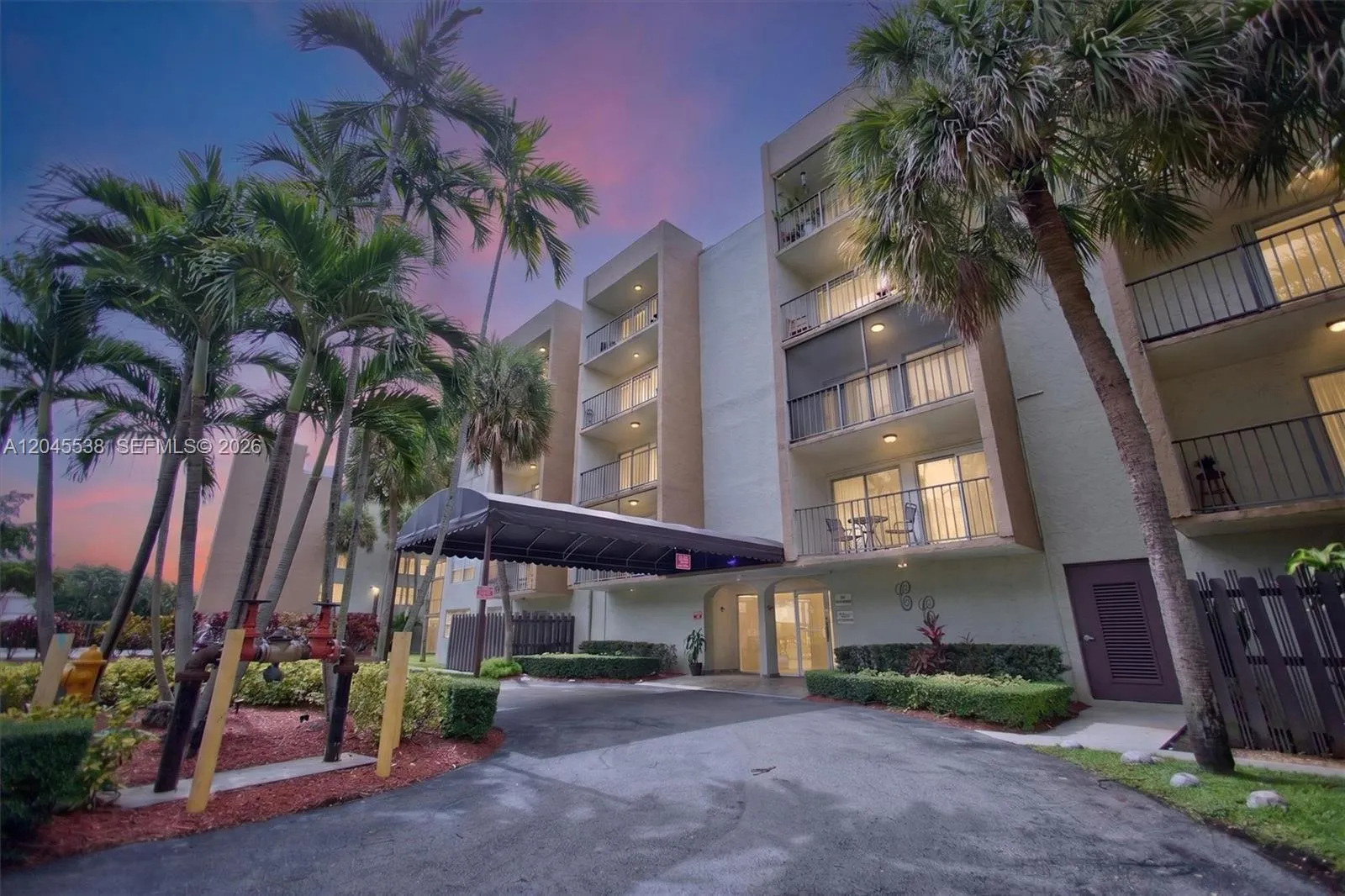 En Venta 14250 SW 62nd Street 312, Miami, FL 33183, Miami, FL 33183
