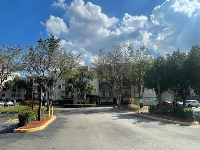 Foto de propiedad en 14250 SW 62nd Street 320, Miami, FL 33183 Miami con MLS# 