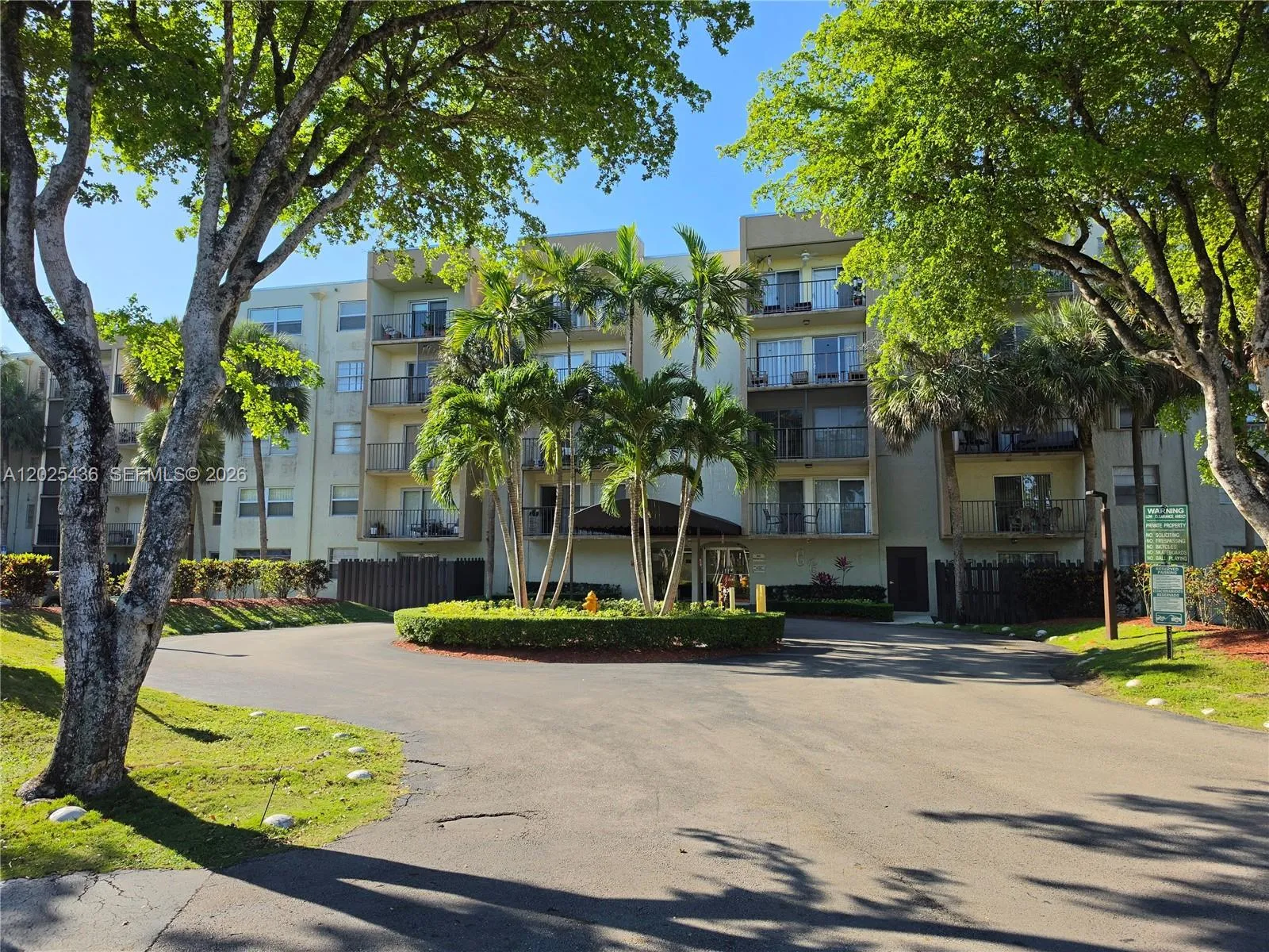 Foto de propiedad en 14250 SW 62nd Street 409, Miami, FL 33183 Miami con MLS# 