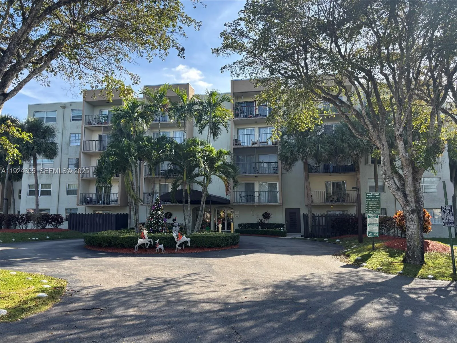 Foto de propiedad en 14250 SW 62nd Street 520, Miami, FL 33183 Miami con MLS# 