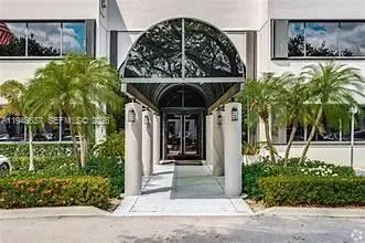 Foto de propiedad en 14261 Commerce Way, Miami Lakes, FL 33016 Miami Lakes con MLS# 