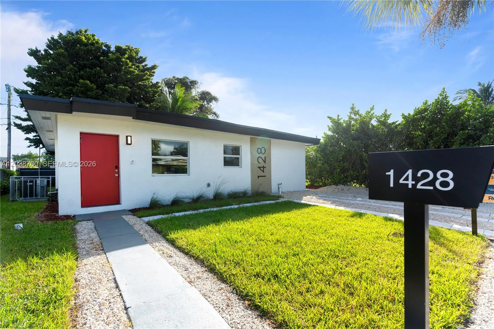 Foto de propiedad en 1428 NE 153rd Terrace, North Miami Beach, FL 33162 North Miami Beach con MLS# 