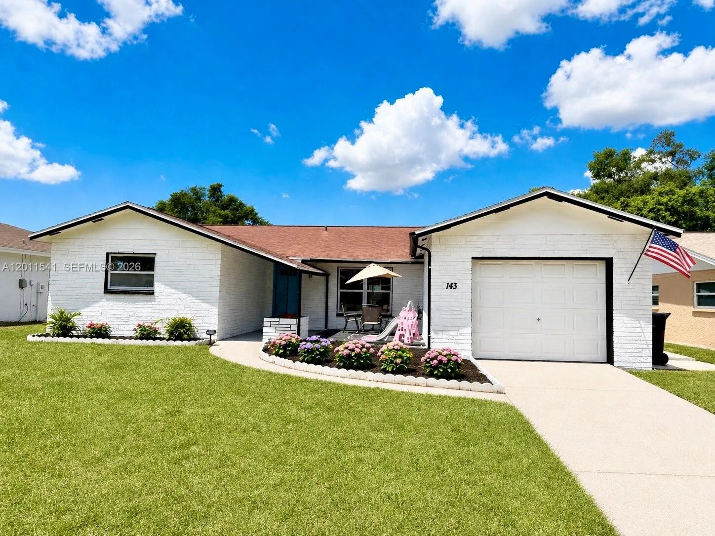 Foto de propiedad en 143 Valley Circle, Tampa, FL 33510 Tampa con MLS# 