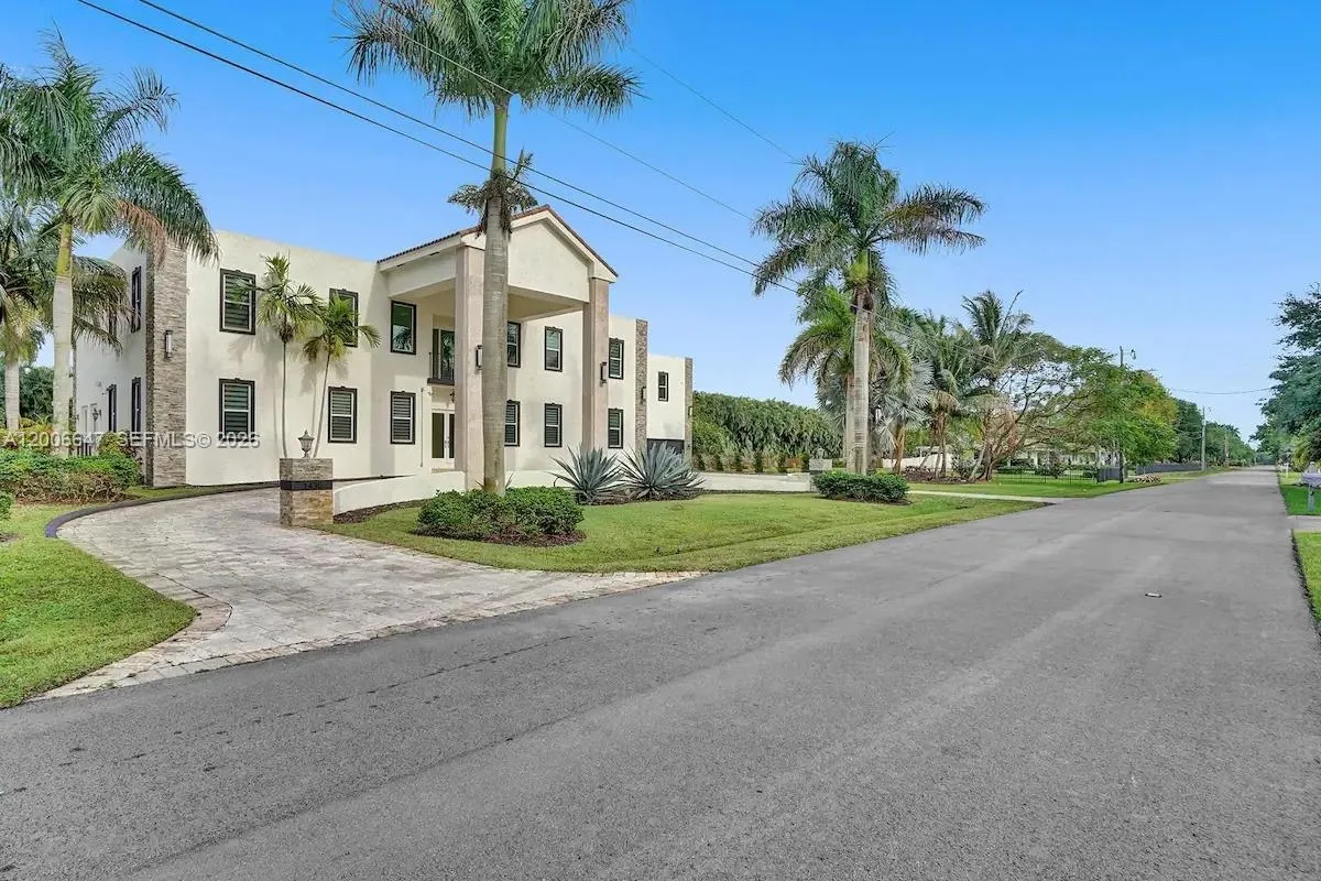 Foto de propiedad en 1430 NW 114th Avenue ., Plantation, FL 33323 Plantation con MLS# 