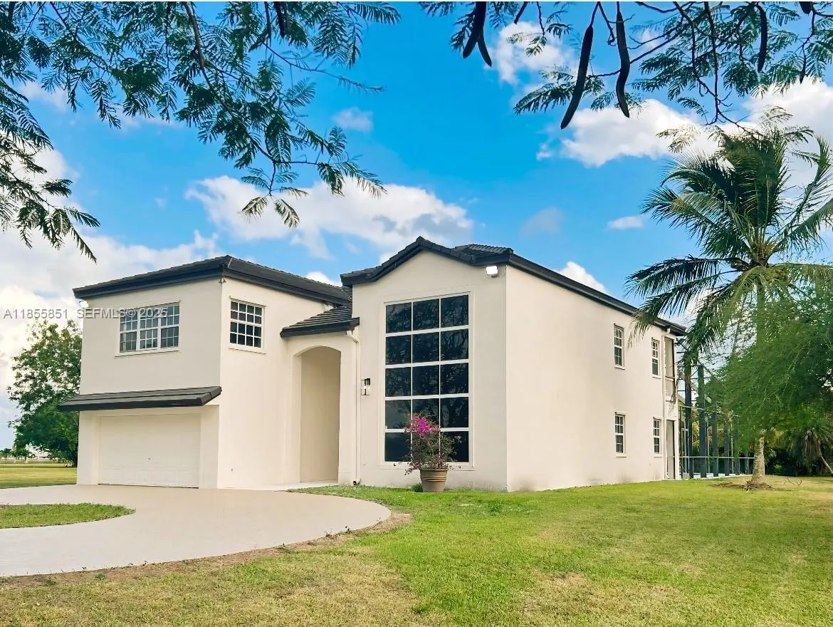 Foto de propiedad en 14300 SW 177th Avenue, Miami, FL 33196 Miami con MLS# 
