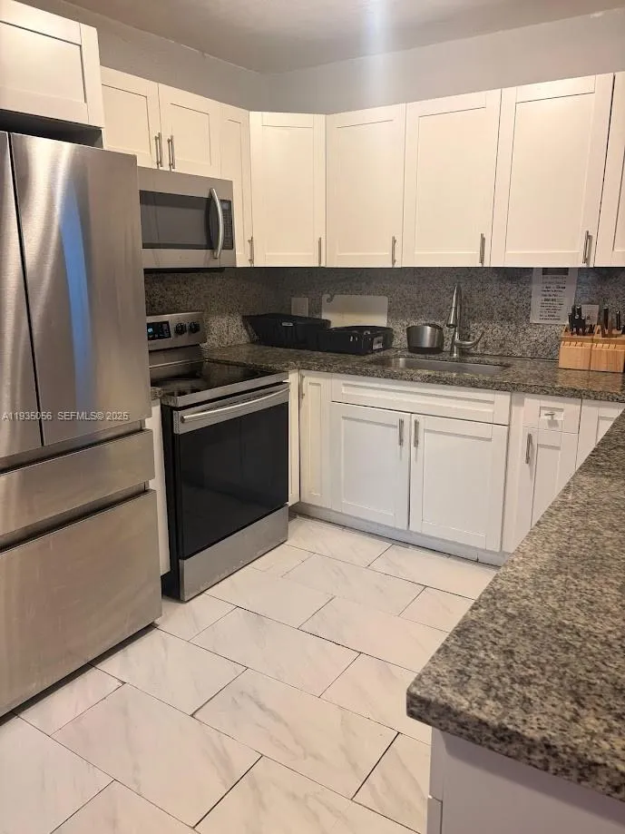 Foto de propiedad en 1431 Fletcher Street, Hollywood, FL 33020 Hollywood con MLS# 
