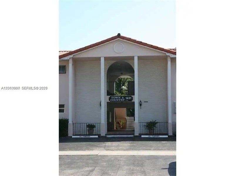 Foto de propiedad en 1431 S 14th Avenue 207, Hollywood, FL 33020 Hollywood con MLS# 