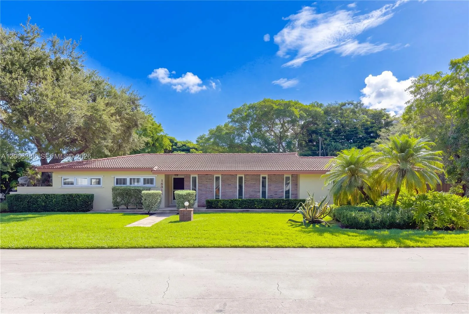 En Venta 14311 SW 74th Court, Palmetto Bay, FL 33158, Palmetto Bay, FL 33158