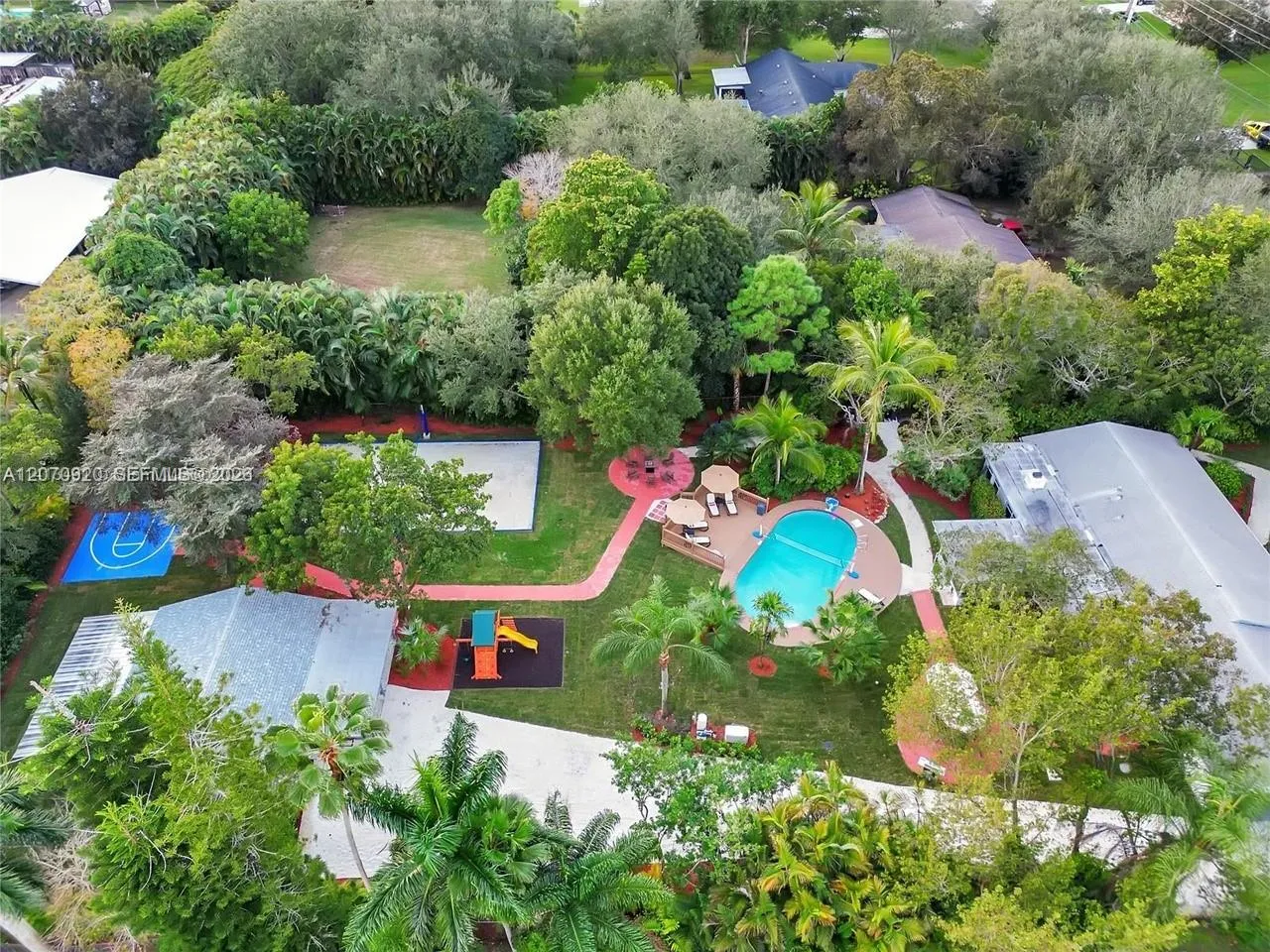 Foto de propiedad en 14330 SW 20th Street, Davie, FL 33325 Davie con MLS# 