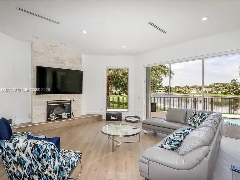 Foto de propiedad en 14332 Ardoch Place, Miami Lakes, FL 33016 Miami Lakes con MLS# 