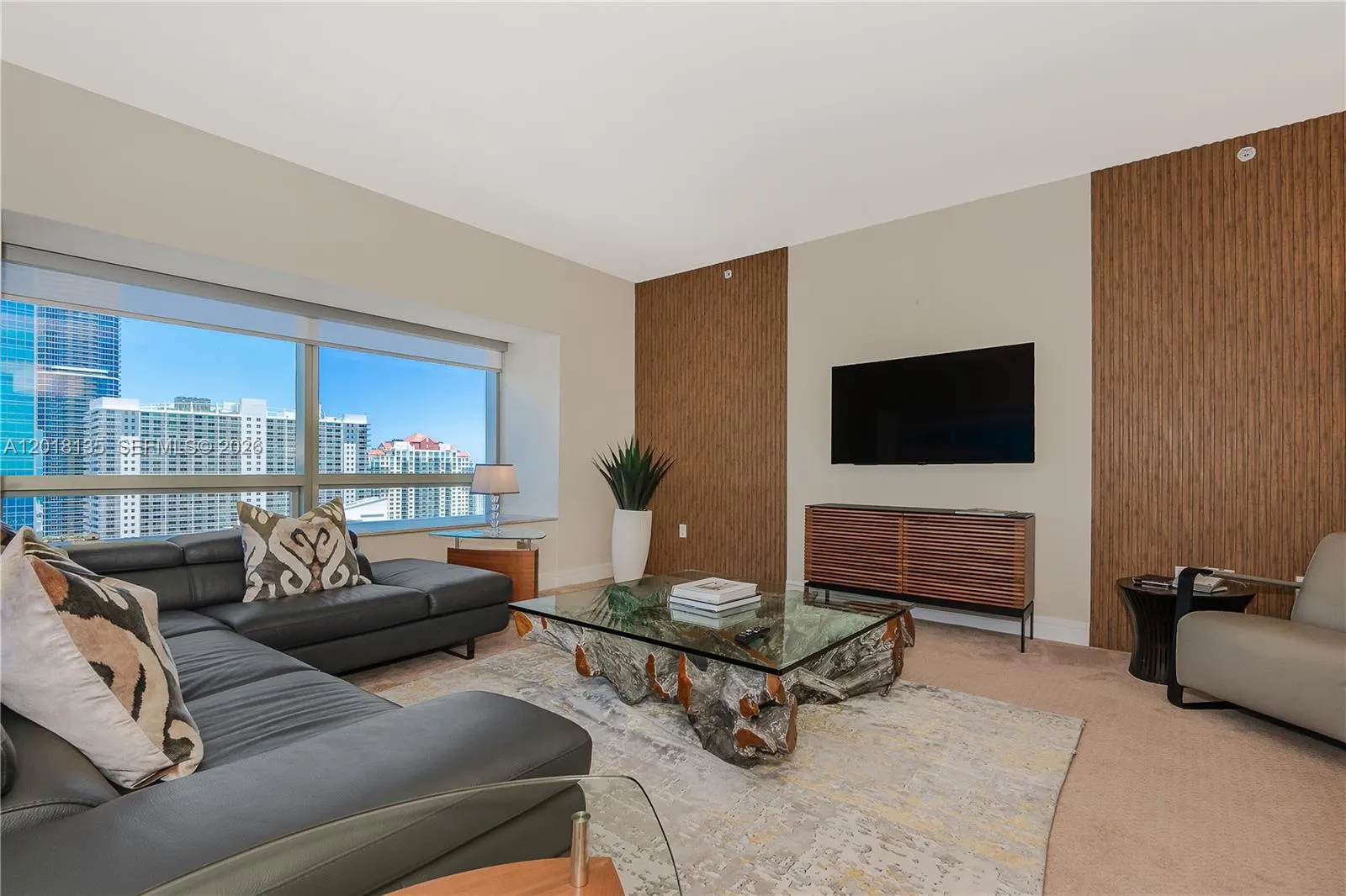 Foto de propiedad en 1435 Brickell Avenue 3012, Miami, FL 33131 Miami con MLS# 