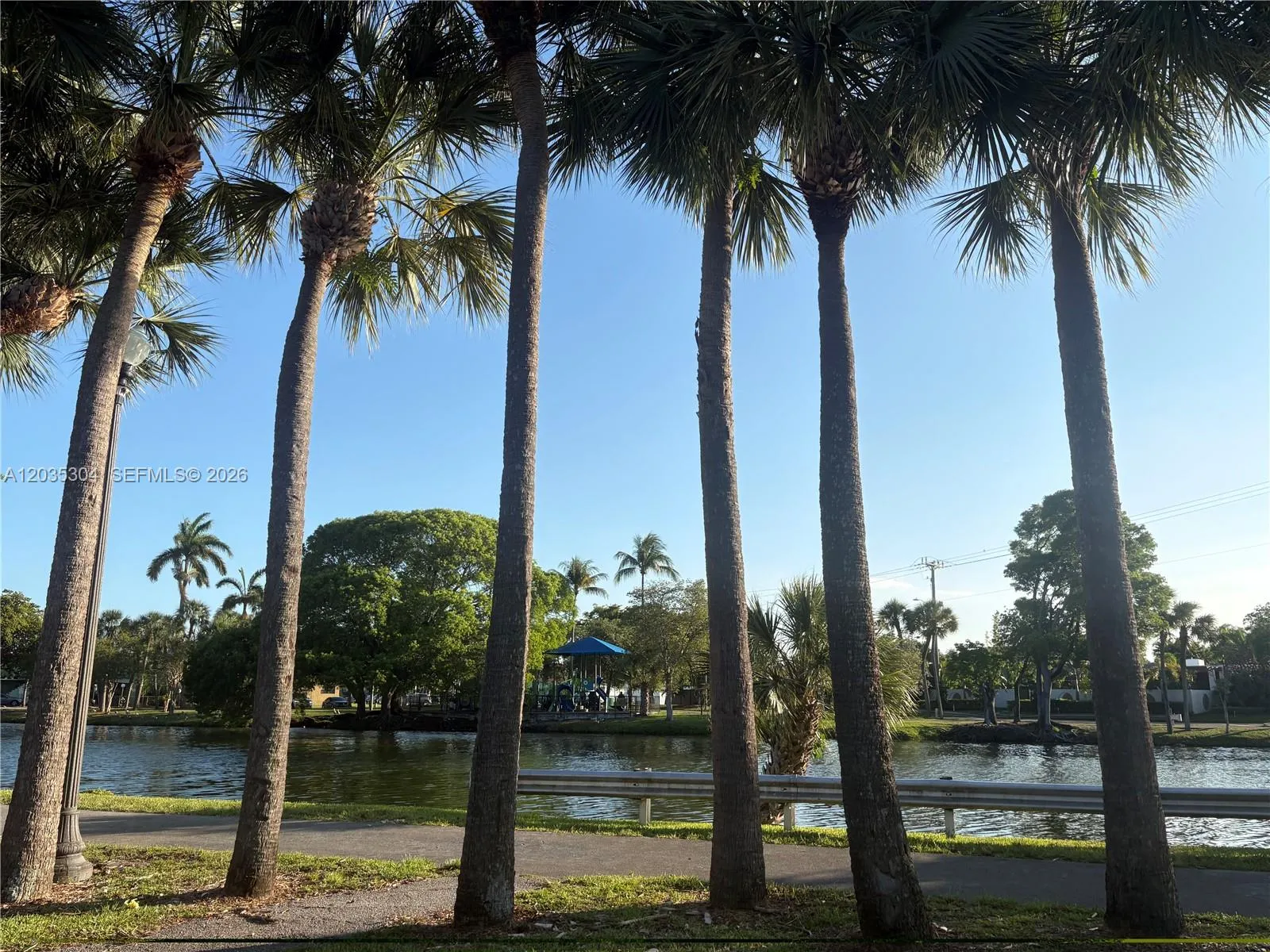 Foto de propiedad en 1435 NE 173rd Street, North Miami Beach, FL 33162 North Miami Beach con MLS# 