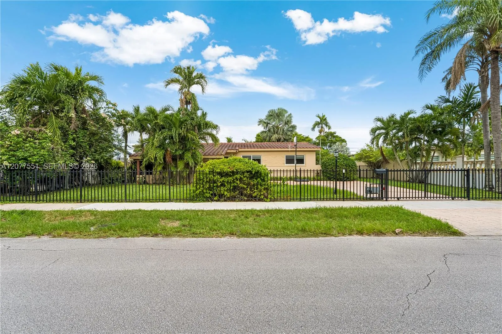 En Venta 1435 SW 78th Court, Miami, FL 33144, Miami, FL 33144