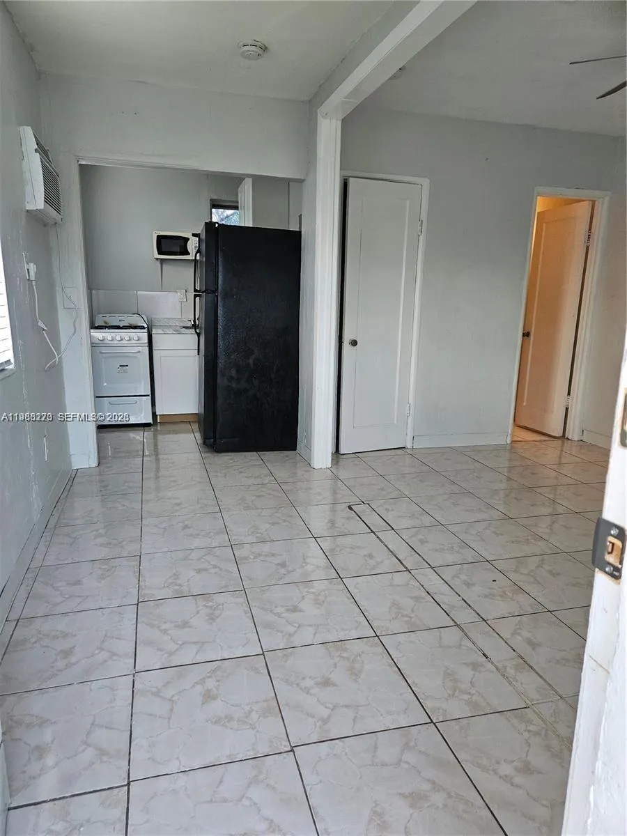 Foto de propiedad en 1437 NE 110th Terrace 4, Miami, FL 33161 Miami con MLS# 