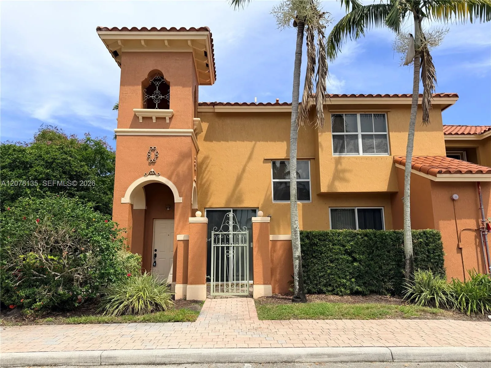 Foto de propiedad en 14377 SW 11th Street 2610, Pembroke Pines, FL 33027 Pembroke Pines con MLS# 