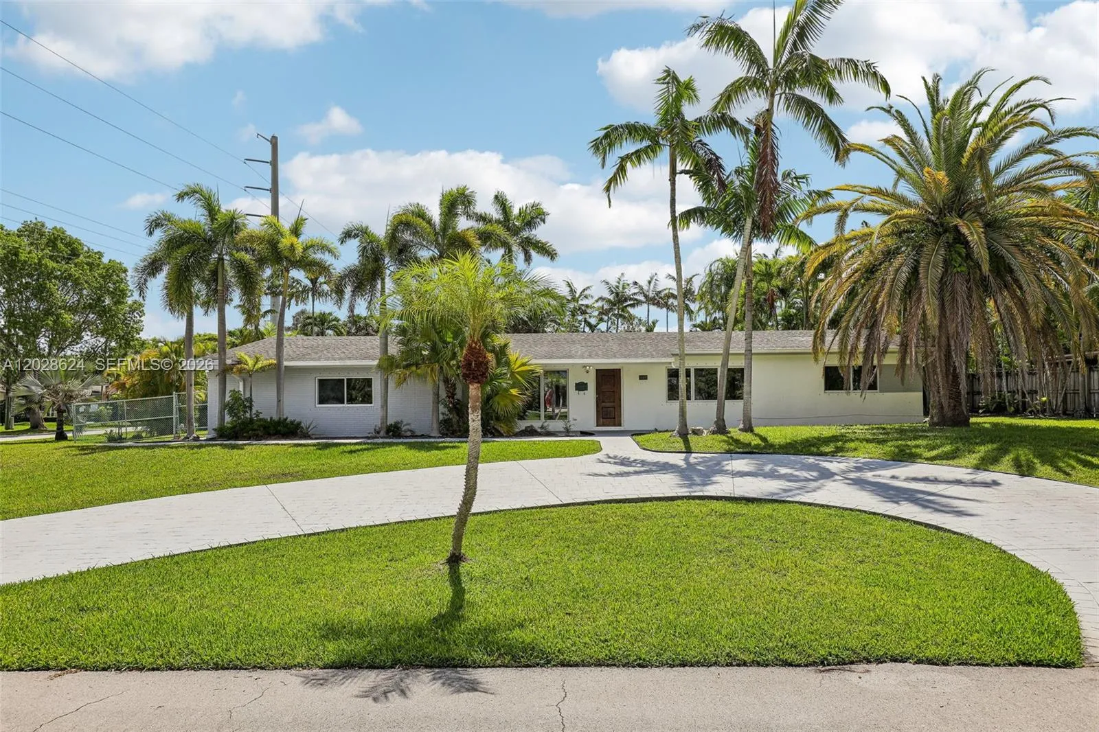 Foto de propiedad en 14401 SW 98 Court, Miami, FL 33176 Miami con MLS# 