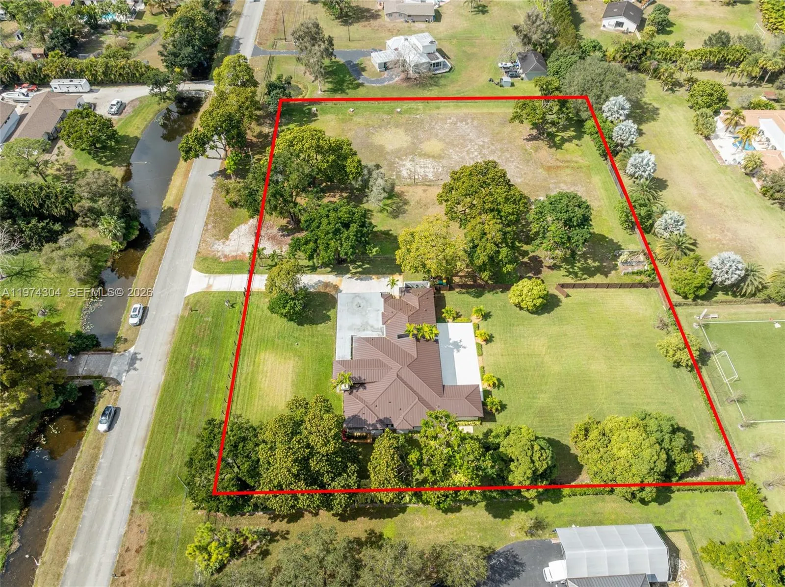 Foto de propiedad en 14401 W Palomino Drive, Southwest Ranches, FL 33330 Southwest Ranches con MLS# 