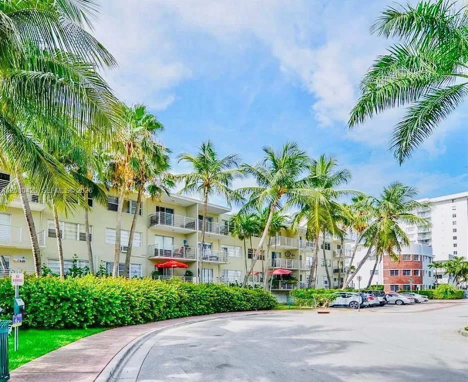 Foto de propiedad en 1441 Lincoln Road 214, Miami Beach, FL 33139 Miami Beach con MLS# 