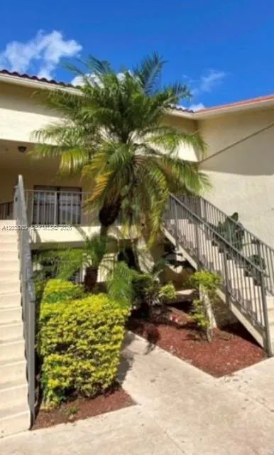 Foto de propiedad en 1442 Lake Crystal Drive G, West Palm Beach, FL 33411 West Palm Beach con MLS# 
