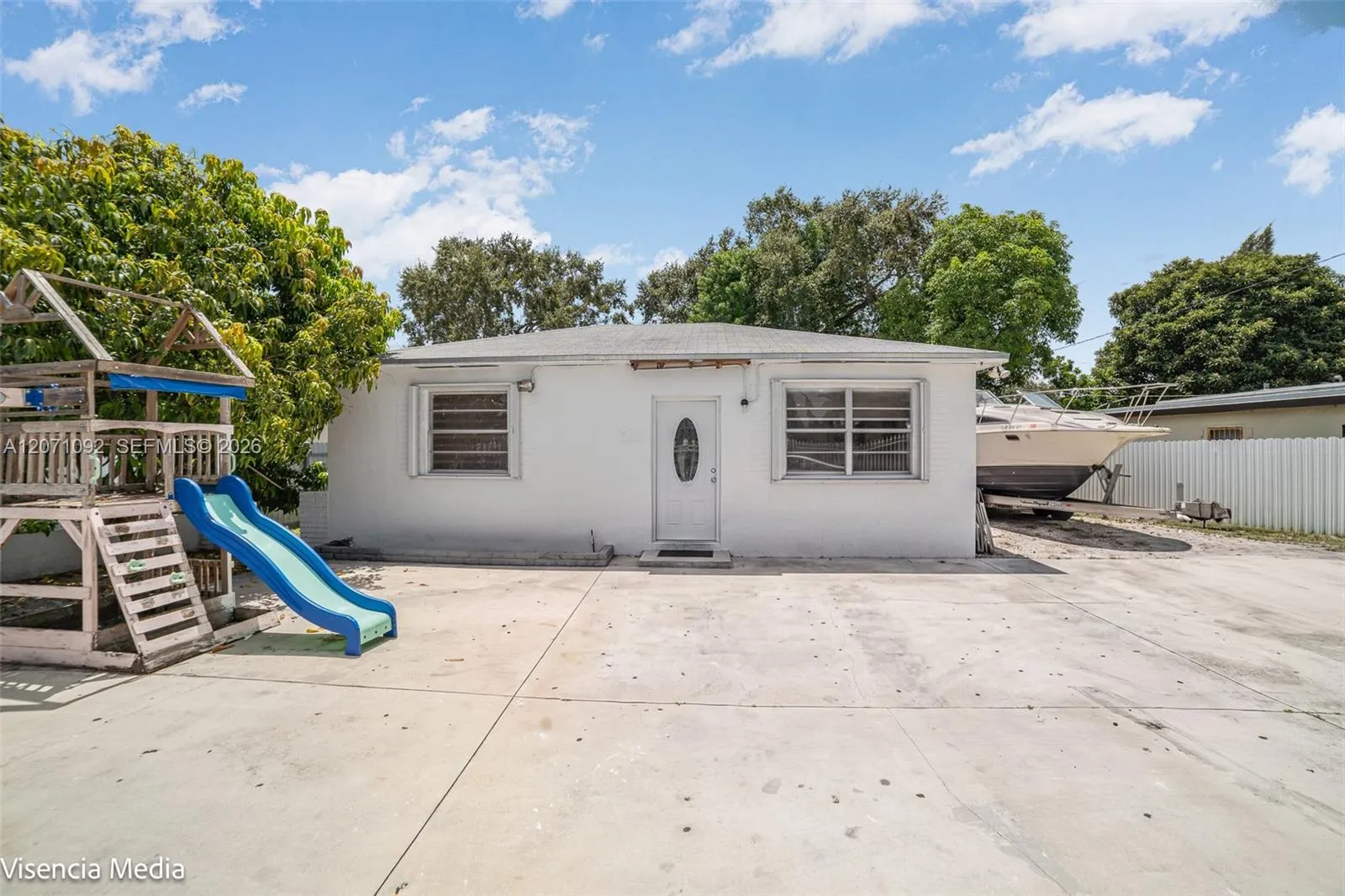 Foto de propiedad en 1442 NW 113th Terrace, Miami, FL 33167 Miami con MLS# 