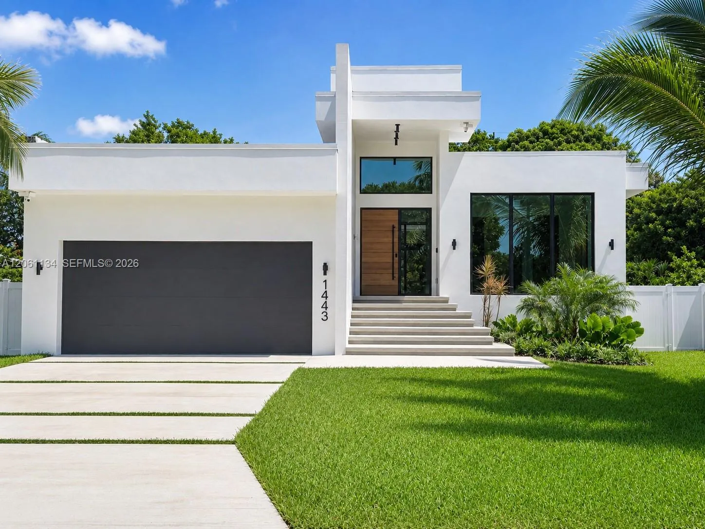 Foto de propiedad en 1443 Funston Street, Hollywood, FL 33020 Hollywood con MLS# 