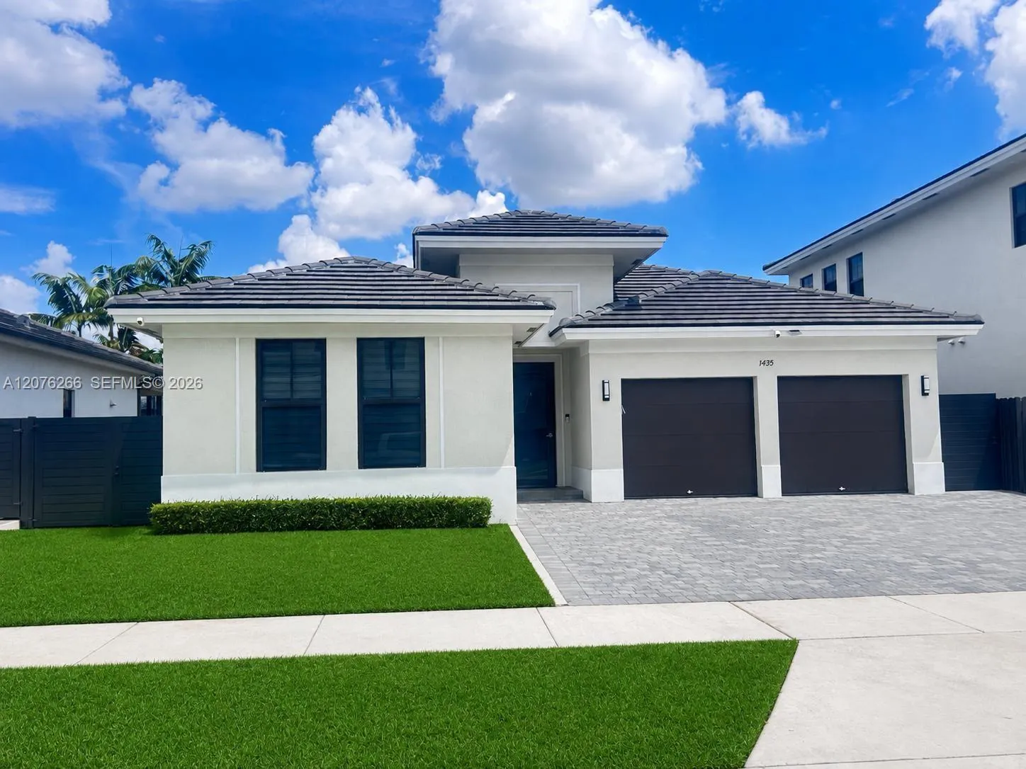 Foto de propiedad en 14435 SW 13th Terrace, Miami, FL 33184 Miami con MLS# 