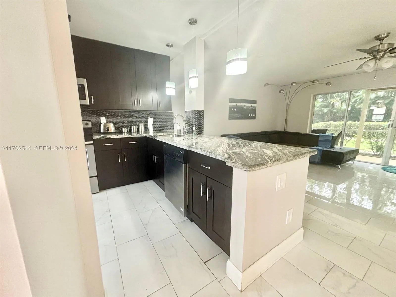 Foto de propiedad en 1445 Atlantic Shores Boulevard 102, Hallandale Beach, FL 33009 Hallandale Beach con MLS# 