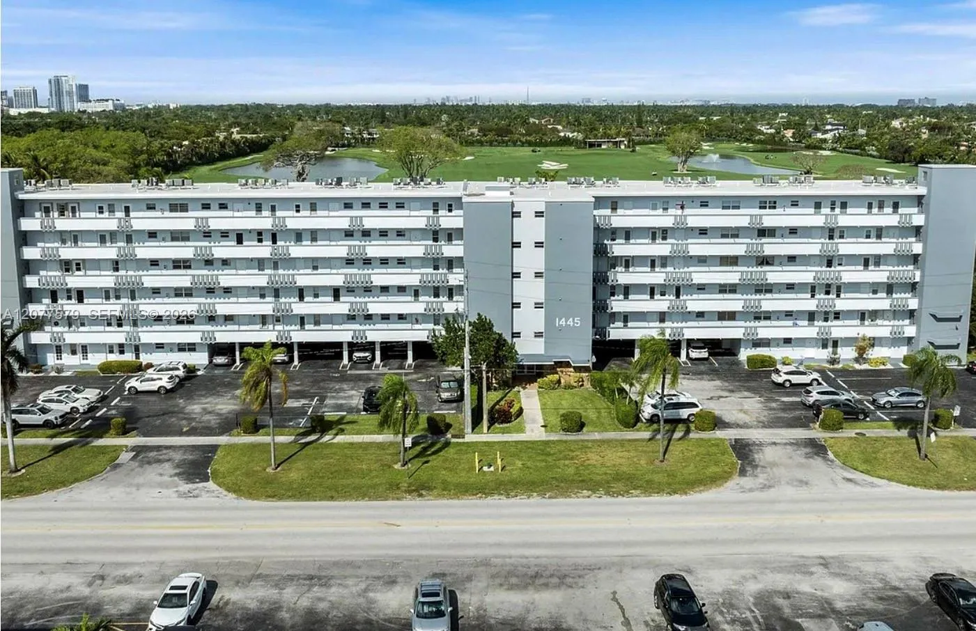 Foto de propiedad en 1445 Atlantic Shores Boulevard 604, Hallandale Beach, FL 33009 Hallandale Beach con MLS# 