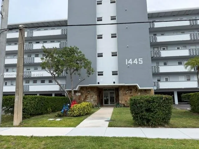 Foto de propiedad en 1445 Atlantic Shores Boulevard 605, Hallandale Beach, FL 33009 Hallandale Beach con MLS#