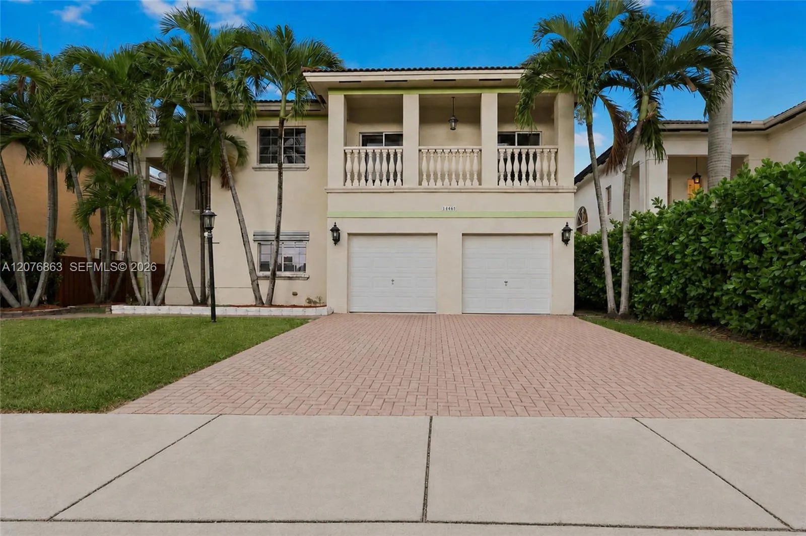 Foto de propiedad en 14465 SW 157th Path, Miami, FL 33196 Miami con MLS# 
