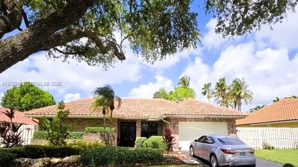 Foto de propiedad en 14481 Hickory Court, Davie, FL 33325 Davie con MLS# 