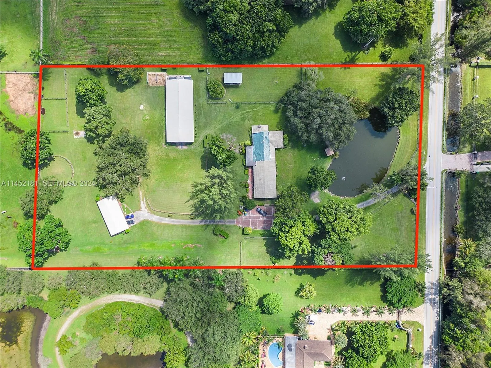 Foto de propiedad en 14490 Stirling Road, Southwest Ranches, FL 33330 Southwest Ranches con MLS# 