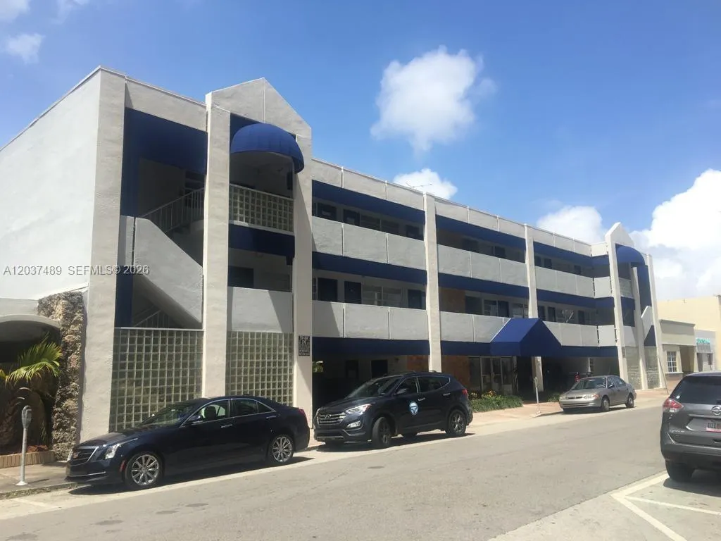 Foto de propiedad en 145 Madeira Avenue 202, Coral Gables, FL 33134 Coral Gables con MLS# 