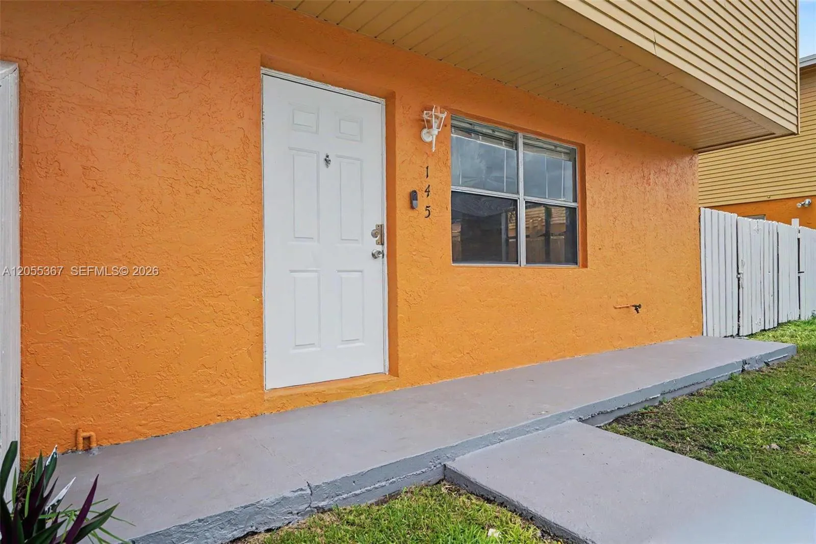 Foto de propiedad en 145 NE 12th Avenue 145, Homestead, FL 33030 Homestead con MLS# 