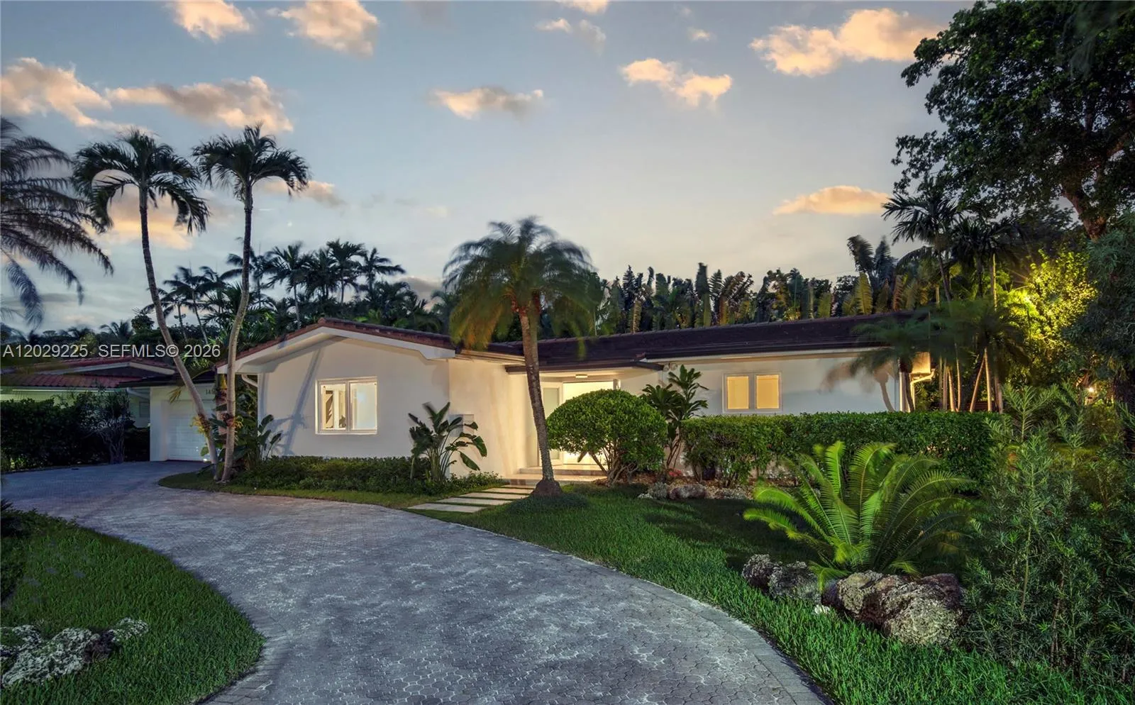Foto de propiedad en 145 S Prospect Drive, Coral Gables, FL 33133 Coral Gables con MLS# 