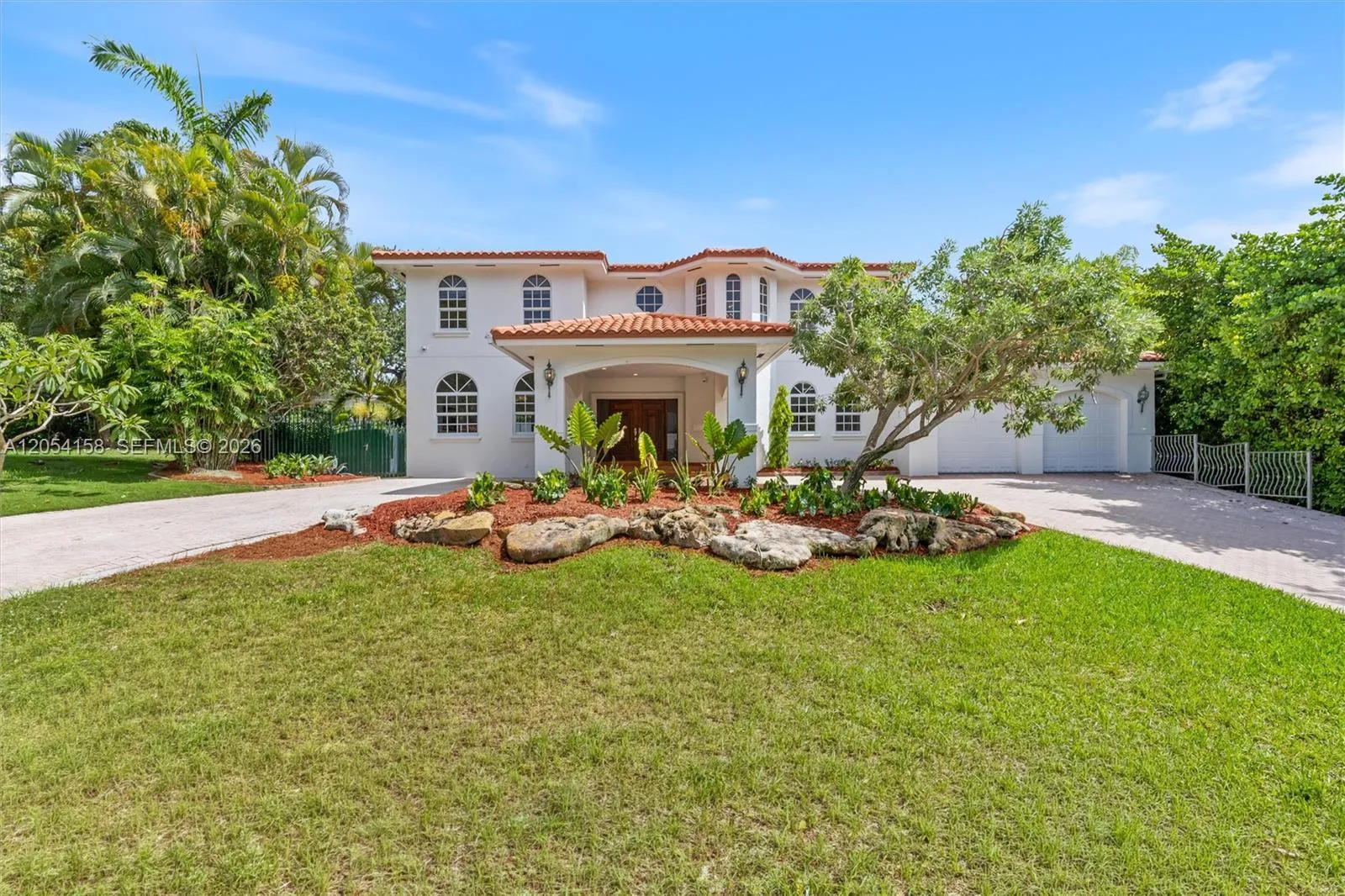 Foto de propiedad en 145 W Sunrise Avenue, Coral Gables, FL 33133 Coral Gables con MLS# 