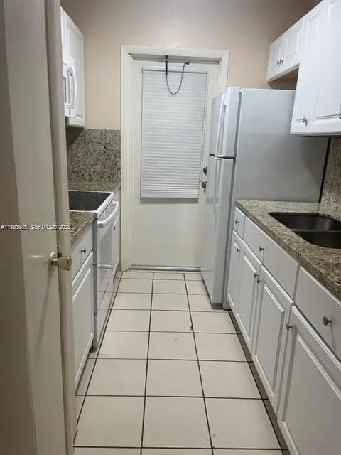 Foto de propiedad en 1450 Atlantic Shores Boulevard 304, Hallandale Beach, FL 33009 Hallandale Beach con MLS# 
