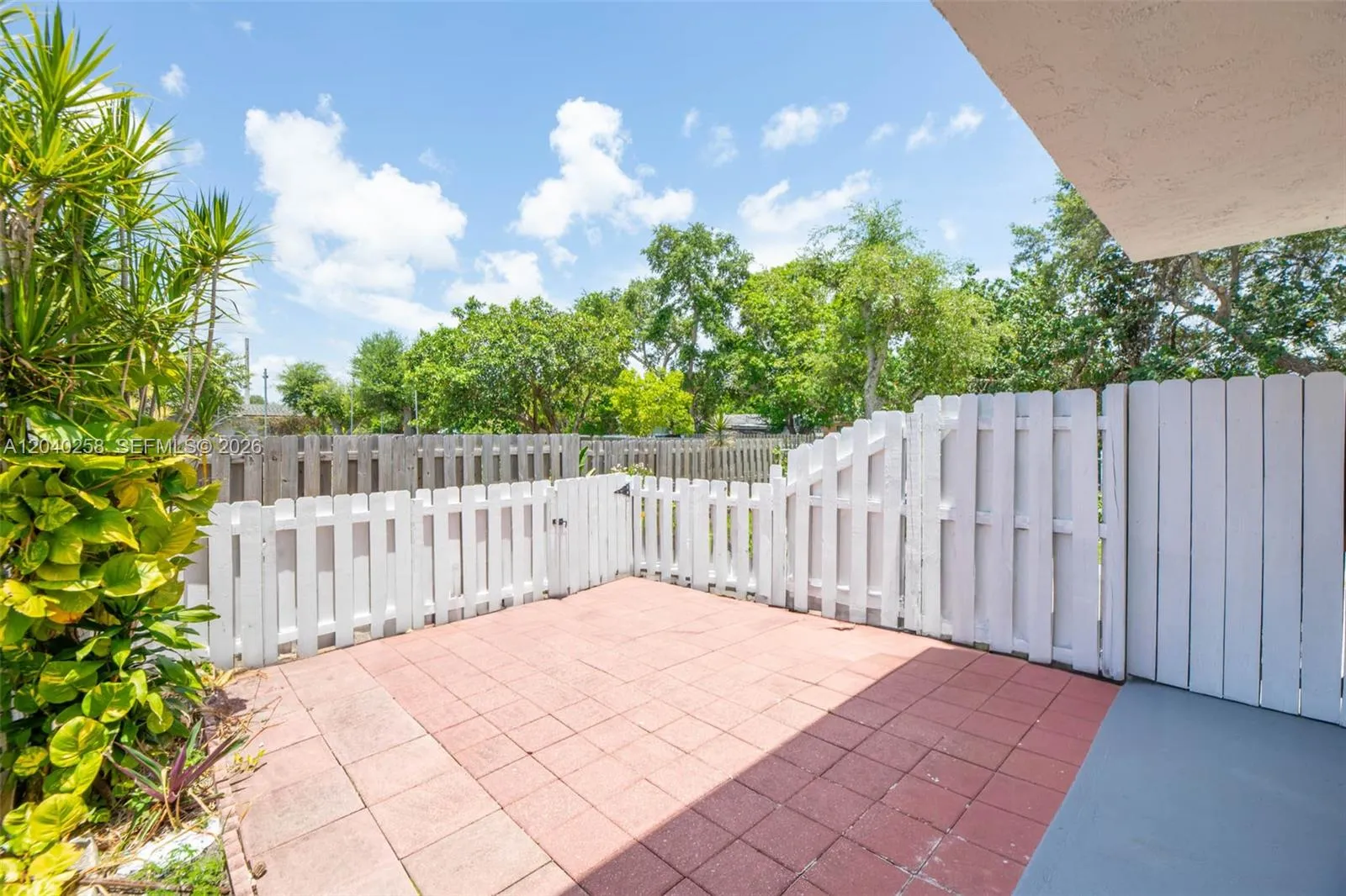 En Venta 1450 NE 151st Street 101, Miami, FL 33162, Miami, FL 33162