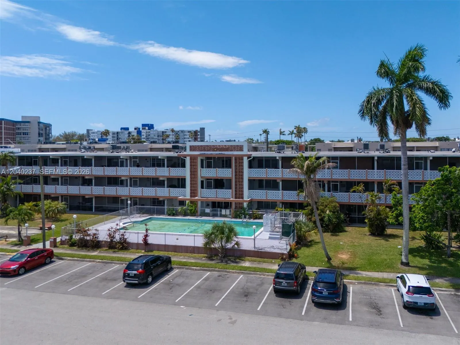 Foto de propiedad en 1450 NE 170th Street 115, North Miami Beach, FL 33162 North Miami Beach con MLS# 