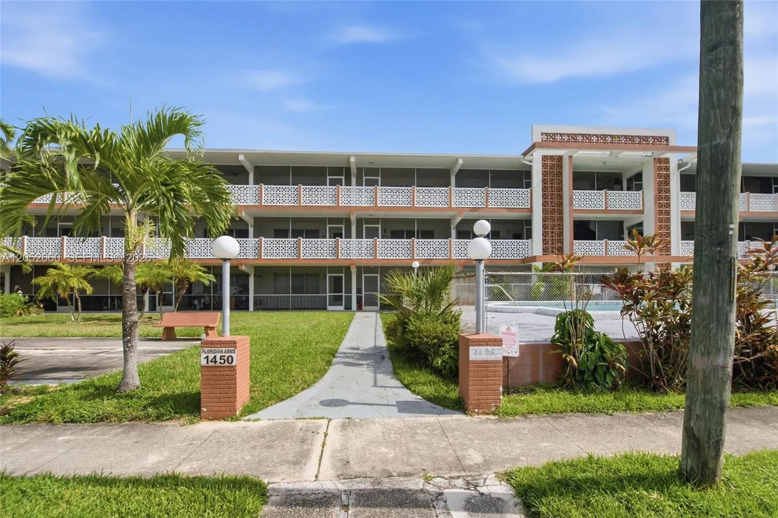 Foto de propiedad en 1450 NE 170th Street 209, North Miami Beach, FL 33162 North Miami Beach con MLS# 