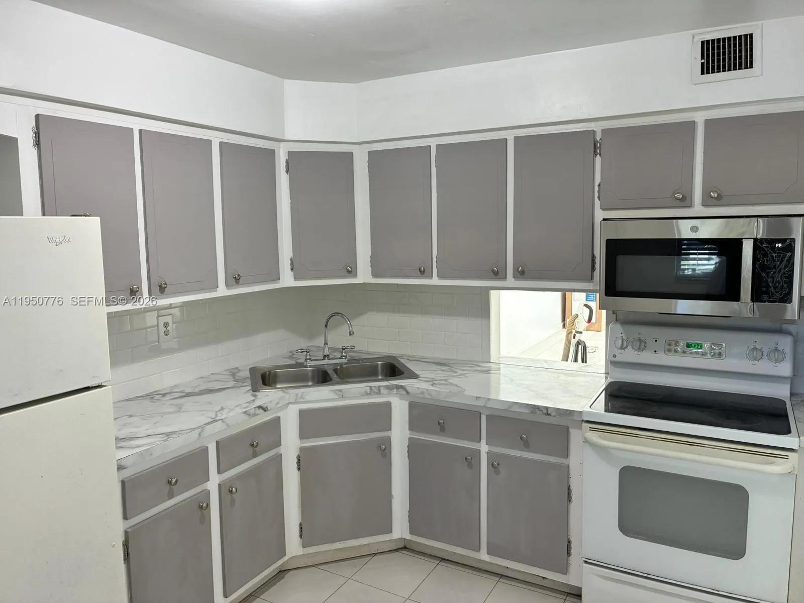 En Venta 1450 NE 191st Street 205, Miami, FL 33179, Miami, FL 33179