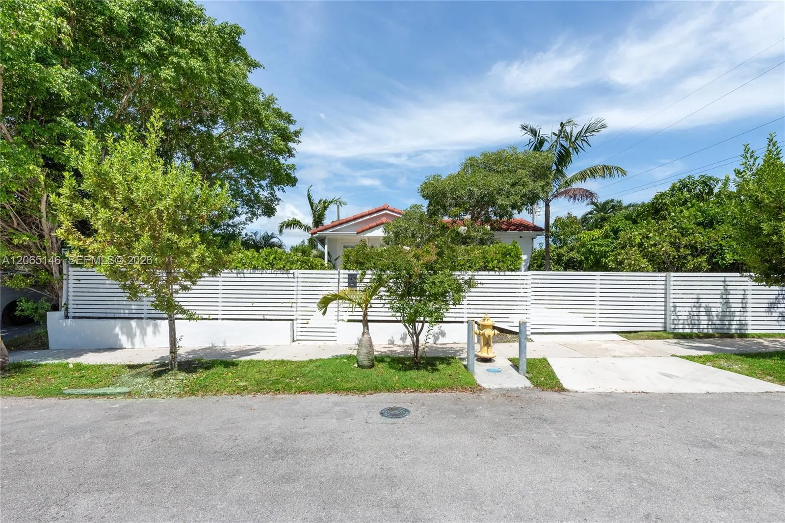 Foto de propiedad en 1450 SW 20th Avenue 1450, Miami, FL 33145 Miami con MLS# 