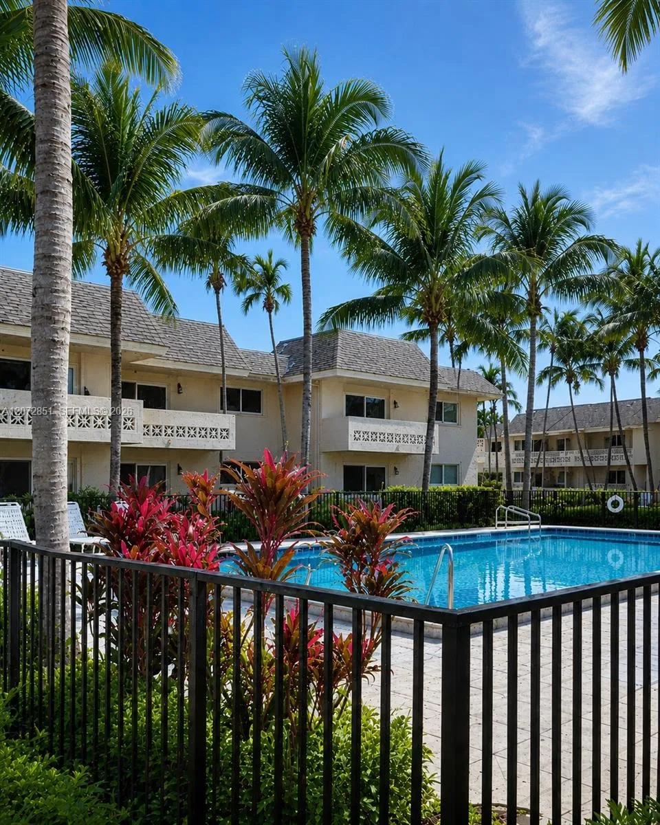 Foto de propiedad en 14500 SW 88th Avenue 227, Palmetto Bay, FL 33176 Palmetto Bay con MLS# 