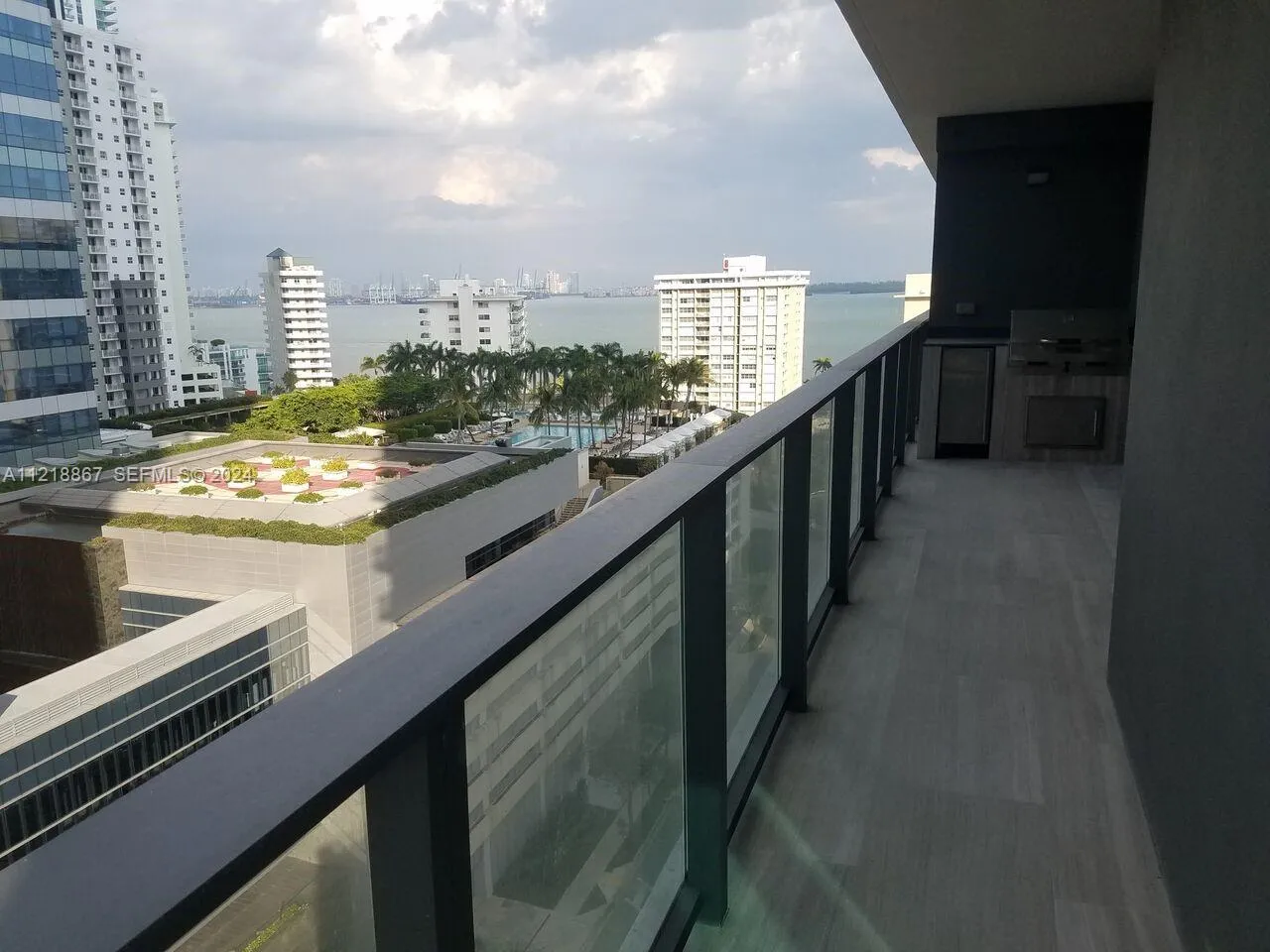 Foto de propiedad en 1451 Brickell Avenue 1206, Miami, FL 33131 Miami con MLS# 