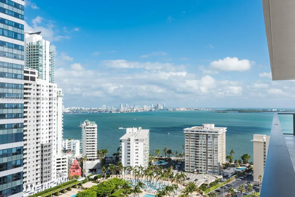Foto de propiedad en 1451 Brickell Avenue 2206, Miami, FL 33131 Miami con MLS# 