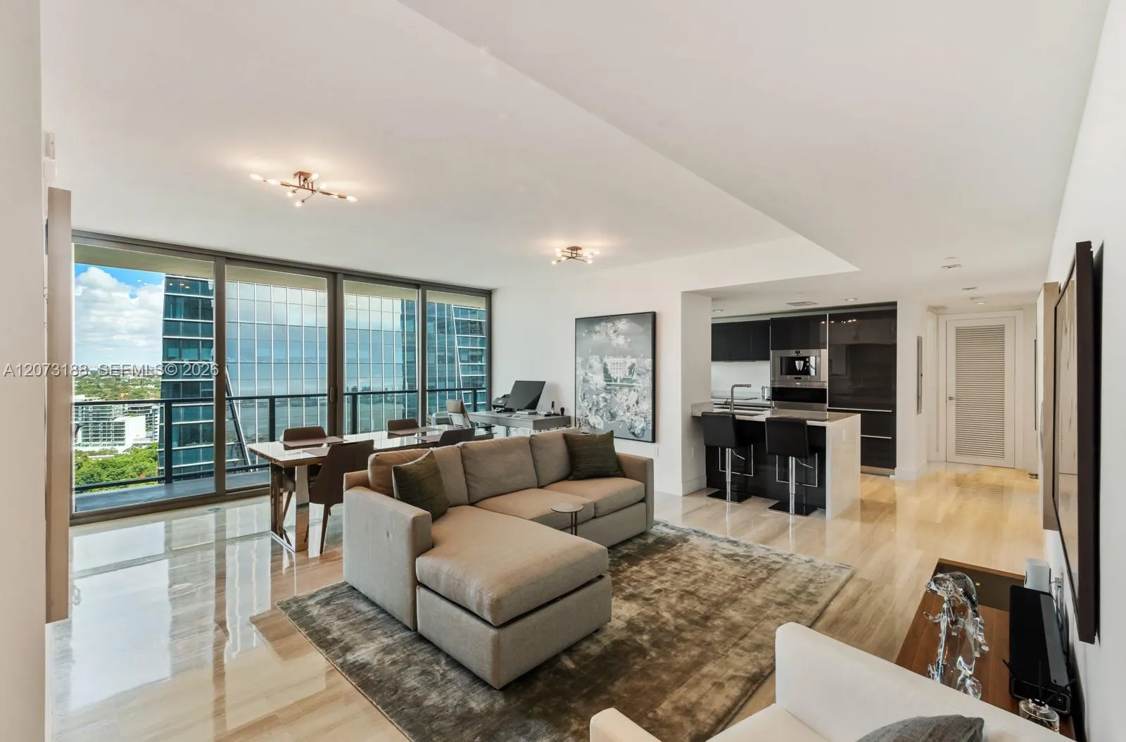 Foto de propiedad en 1451 Brickell Avenue 2405, Miami, FL 33131 Miami con MLS# 